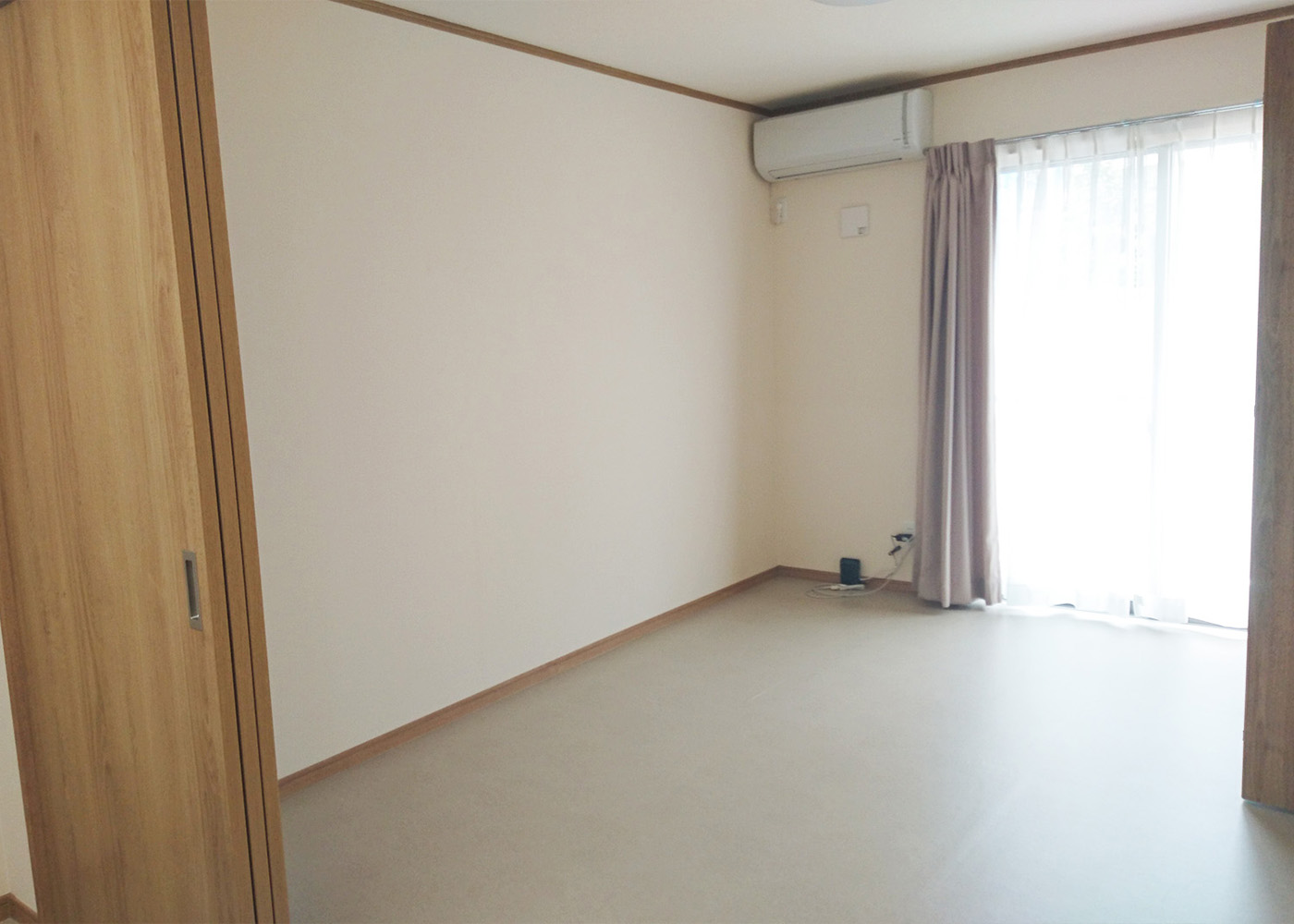 平和工業 社員寮 室内